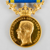 FÖRTJÄNSTMEDALJ, minst 21,6k guld, tot vikt inkl band ca 17 g