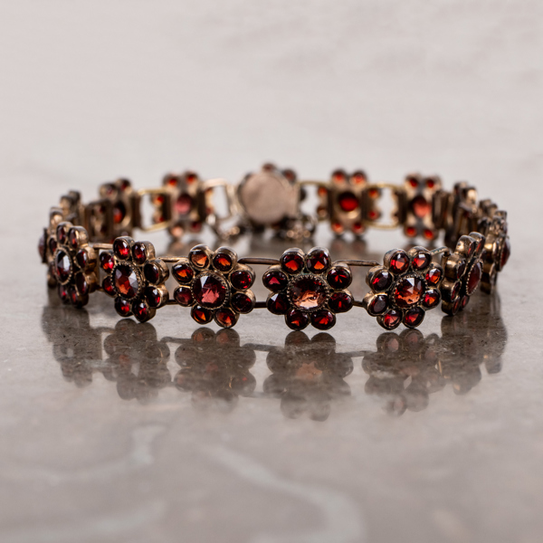 ARMBAND, med granater, 1900-talets andra hälft