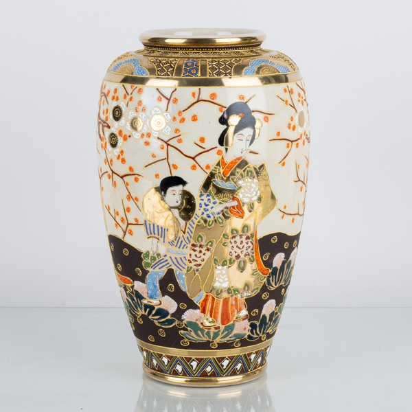 VAS, porslin, Satsuma, Japan, 1900-talets andra hälft