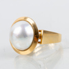RING, 18k guld, med mabépärla, svenska stämplar 1972