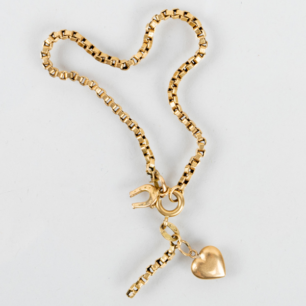 ARMBAND, 18k guld, med berlock i form av hjärta