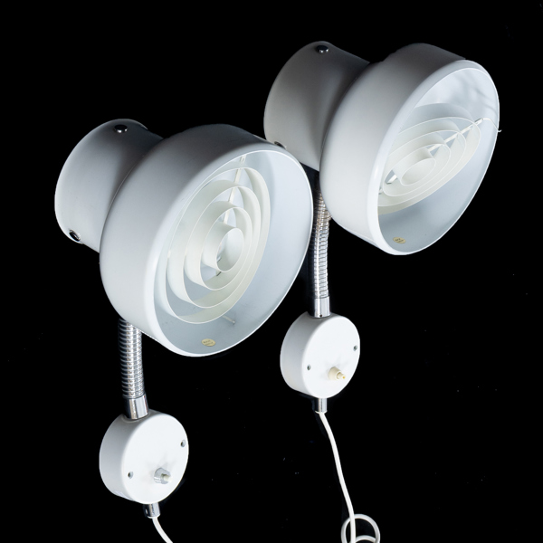 ANDERS PEHRSSON, 1 par vägglampor, vitlackerad metall, "Bumling", Ateljé Lyktan