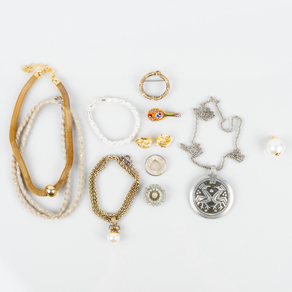 SAMLING BIJOUTERIER, mestadel 1900-talets andra hlft