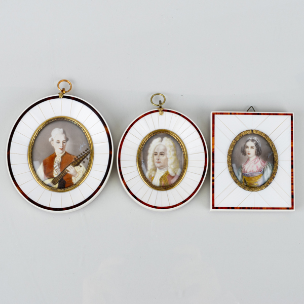 MINIATYRMÅLNINGAR, 3 st, oljemålningar, sannolikt 1900-tal, otydligt signerade