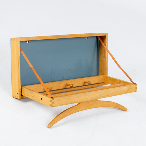 KLÄDHÄNGARE, Adam Hoff, Poul Östergaard, Virum Möbelsnedkeri, 1900-talets mitt