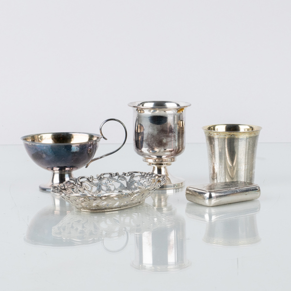 SILVERFÖREMÅL, 5 del, bla nålfat och dosa, 1900-tal