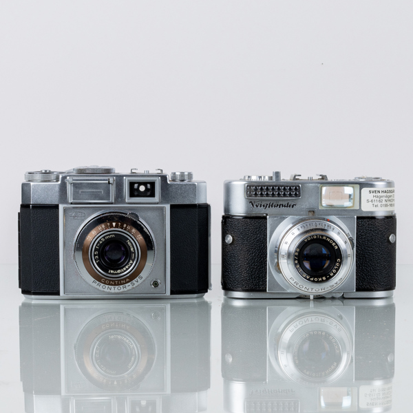 KAMEROR, 2 st, Voigtländer och Zeiss Ikon, 1900-talets andra hälft