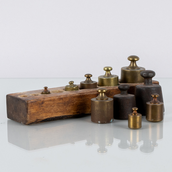 VIKTER, 11 del, mässing och gjutjärn, 1800-/1900-tal