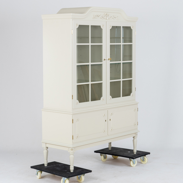 VITRINSKÅP, gustaviansk stil, 1900-talets andra hälft