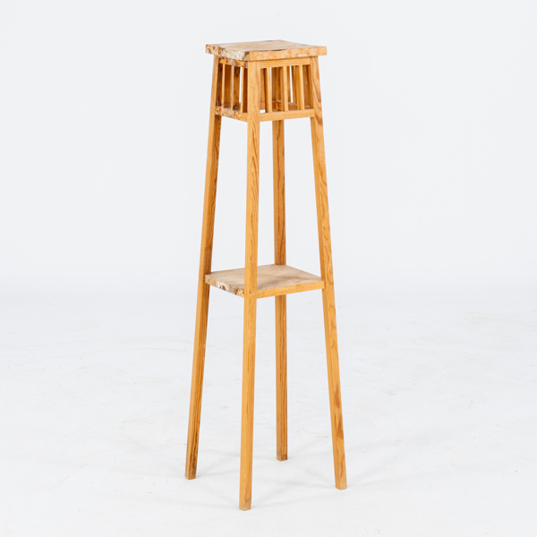 PIEDESTAL, 1900-talets första hälft