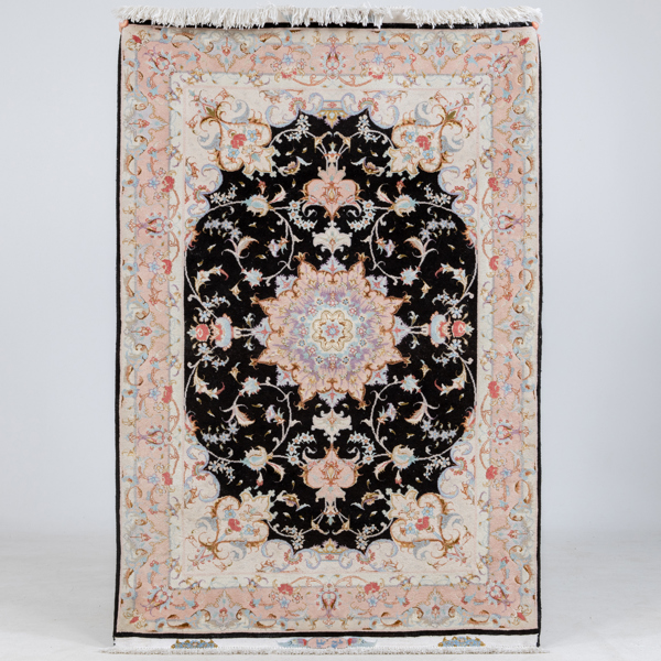 ORIENTMATTA, old, signerad, ca 153 x 102 cm