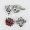 BROSCHER, 4 st, silver och bla granater, 1900-tal