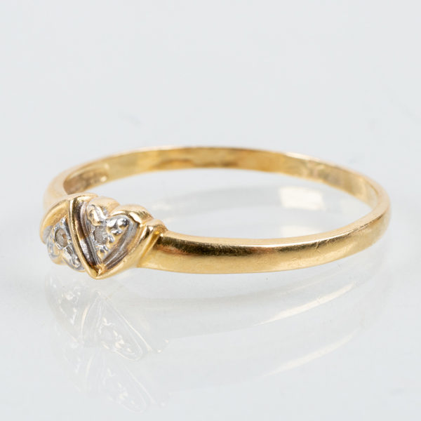 RING, 18k guld, med två åttkantslipade diamanter, sannolikt sent 1900-tal