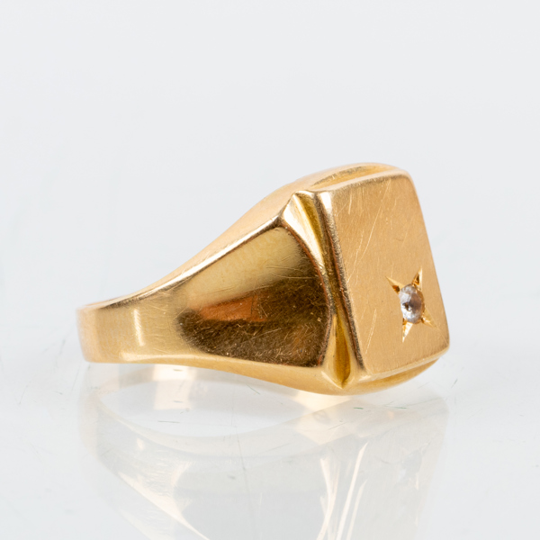 KLACKRING, 18k guld, med vit sten, 1900-talets andra hälft