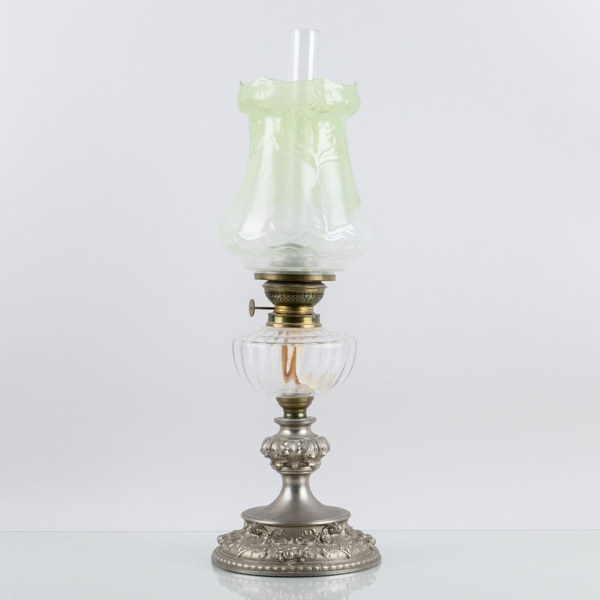 BORDSFOTOGENLAMPA, vitmetall och glas, 1800-talets slut