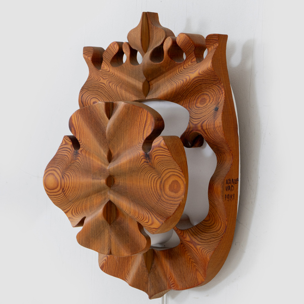 GUNNAR KANEVAD, vägglampa, furu, signerad och daterad 1981