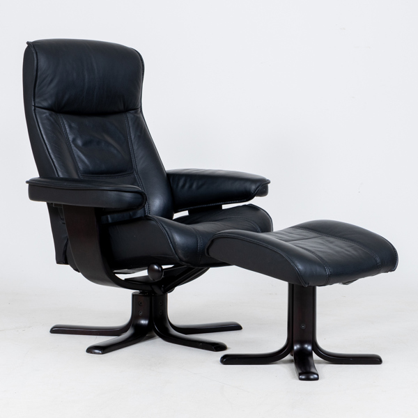 FÅTÖLJ MED FOTPALL, "Jenka", Mio, 2023