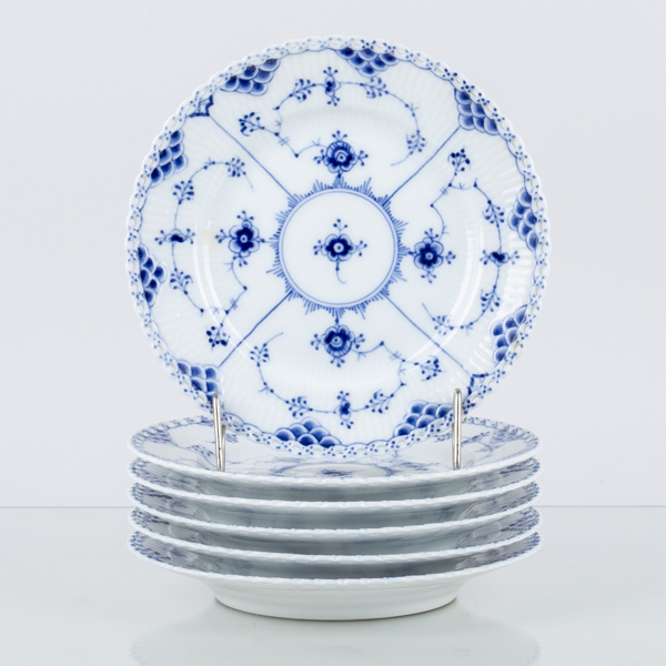 ROYAL COPENHAGEN, 6 st assietter, porslin, "Musselmalet", modell 1087, Danmark