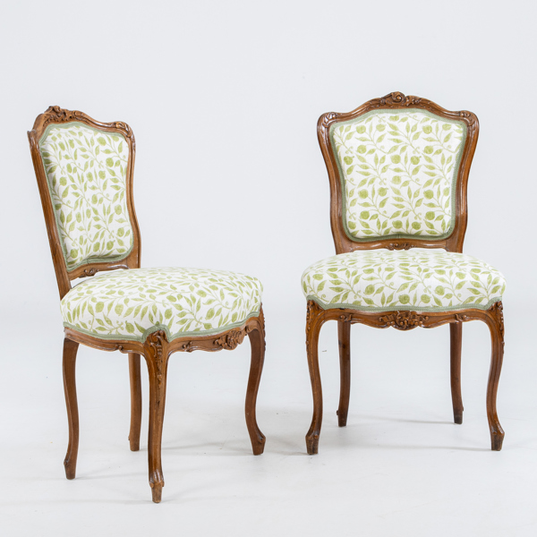 STOLAR, 1 par, rokokostil, 1900-talets första hälft, klädsel "Rosehip", Morris & Co,