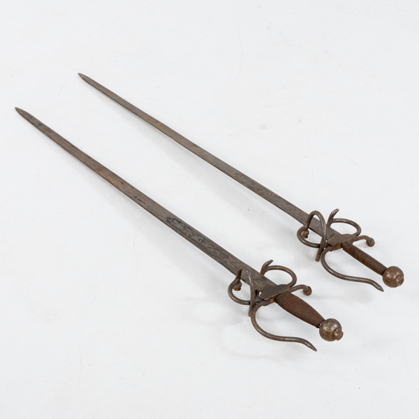 SVÄRD, 1 par, stål och mässing, 1800-/1900-tal