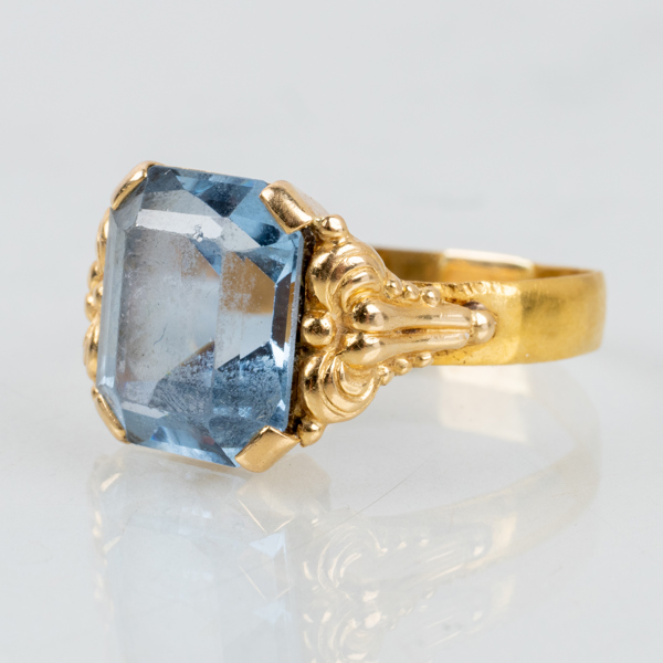RING, 23k guld, med akvamarin, svenska stämplar CEN 1887