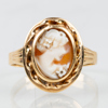 RING, 18k guld, med skuren snäckskalskamé