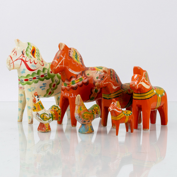 DALAHÄSTAR OCH DALAUPPAR, 7 st, snidat och målat trä, 1900-tal