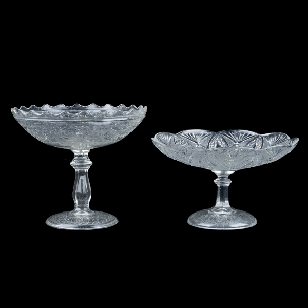 SKÅLAR PÅ FOT, 2 st, glas, 1900-tal