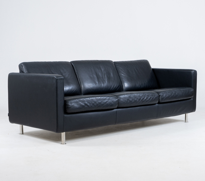 SOFFA, "Johan", Dux, svart läder, 2000-tal