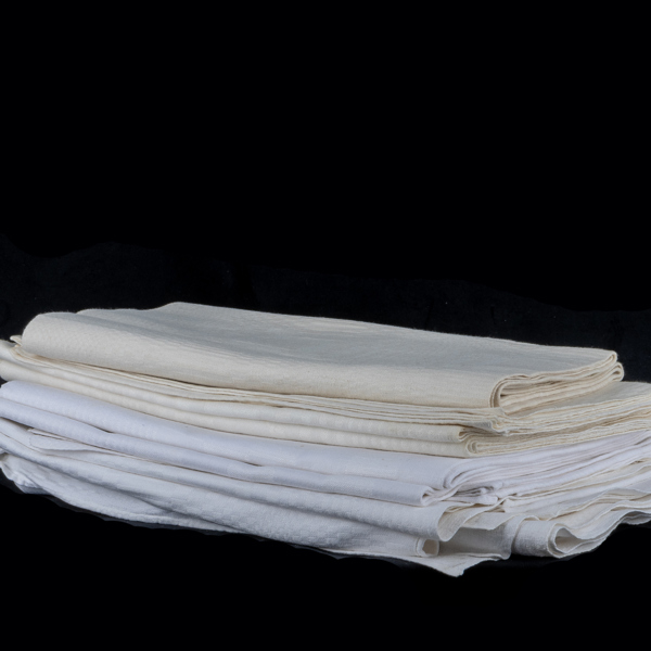 LINNEDUKAR 4 st , damast, sannolikt 1900-talets första hälft