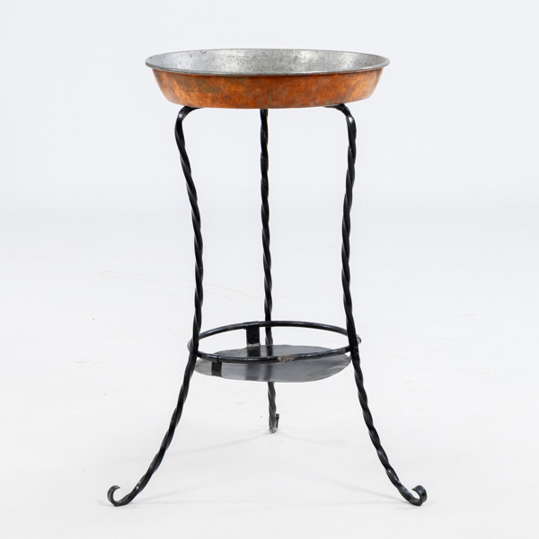 KOPPARFAT PÅ FOT, underrede av smide, 1800-/1900-tal