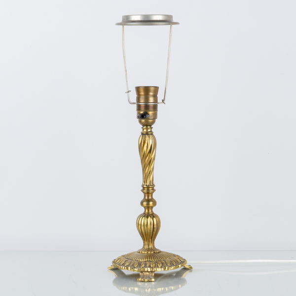 BORDSLAMPA, mässing, rokokostil, 1900-talets mitt