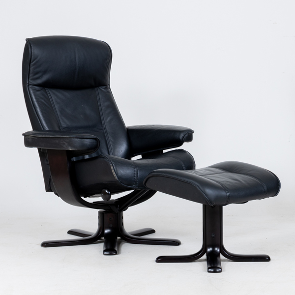 FÅTÖLJ MED FOTPALL, "Jenka", Mio, 2023