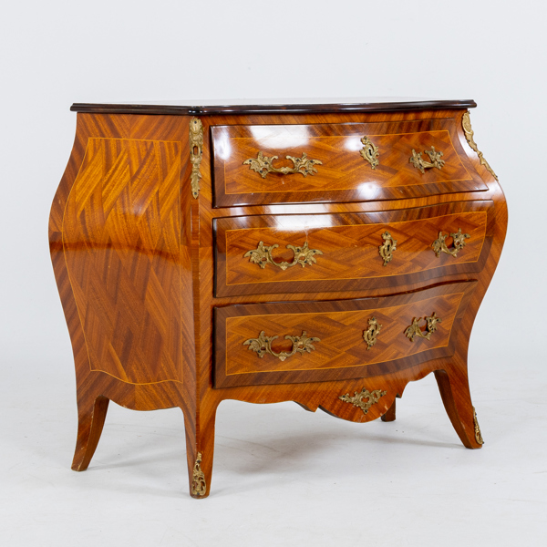 BYRÅ, rokokostil, 1900-talets mitt