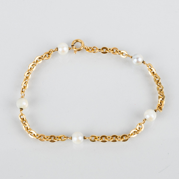 ARMBAND, 18k guld, med pärlor, tot vikt ca 5,4 g