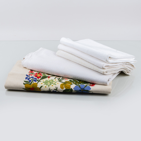 DUKAR, 5 st, bla linnedamast, sannolikt 1900-talets första hälft, bla ca 200 x 150 cm