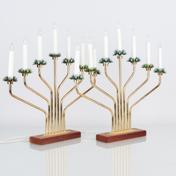 ADVENTSLJUSSTAKAR, 1 par, gulmetall och trä, JUL 1038, 1960-tal