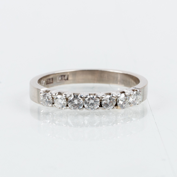 ALLIANSRING, 18k vitguld, svenska stämplar MGAB 1986, briljantslipade diamanter tot ca 0.35 ct