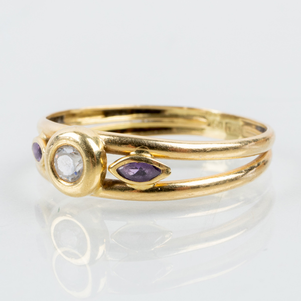 RING, 18k guld, med stenar, sannolikt sent 1900-tal