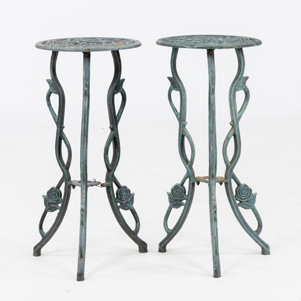 PIEDESTALER, 1 par, gjutjärn, 1900-/2000-tal