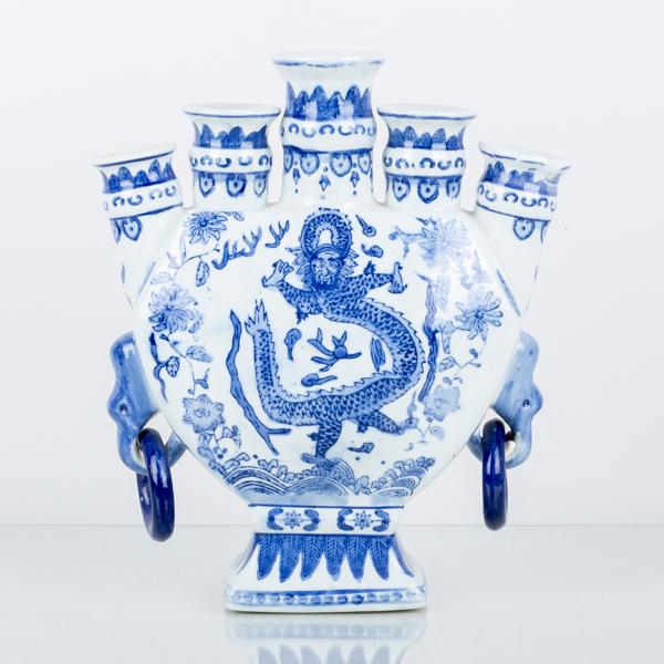 TULPANVAS, porslin, Kina, 1900-tal