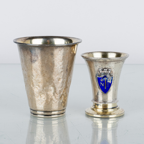 BÄGARE, 2 st, silver, CG Hallberg, 1955 samt KGM 1906 