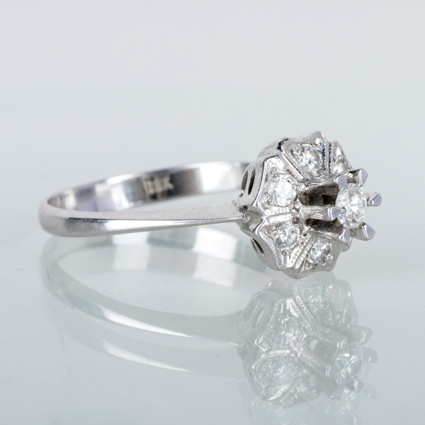 RING, 18k vitguld, med briljantslipade diamanter, sannolikt 1900-talets andra hälft