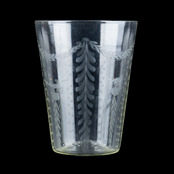 VAS, glas, 1900-tal, med etsad dekor av fåglar