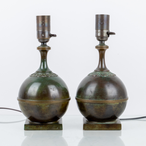 BORDSLAMPOR, 1 par, patinerad brons, art dèco, modell 58, GAB, 1930-tal