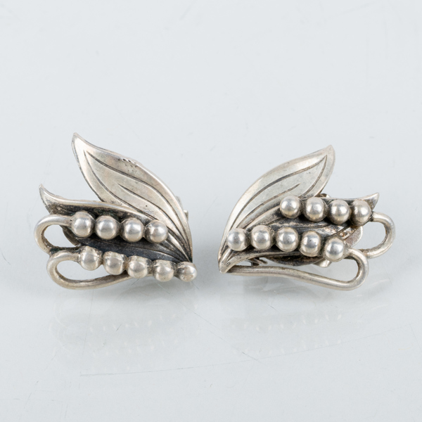 ÖRHÄNGEN,  par, silver, Stockholm 1949, liljekonvaljer