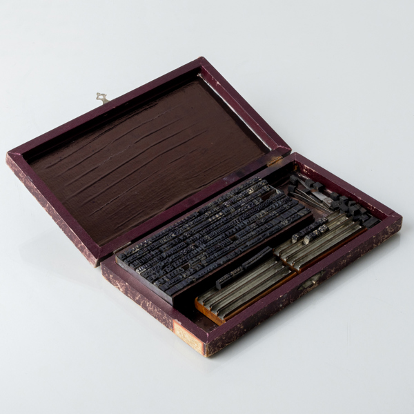 ETUI MED BOKSTÄVER, 1900-talets början