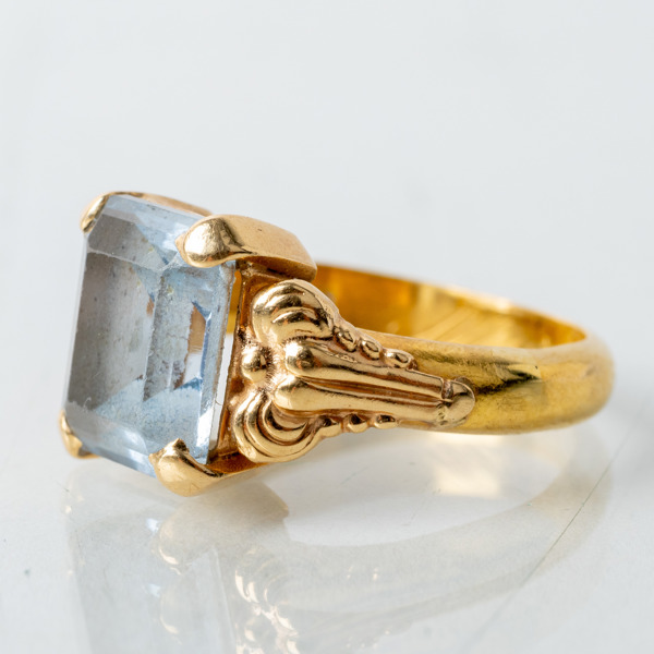 RING, 23k guld, med akvamarin, svenska stämplar 1920