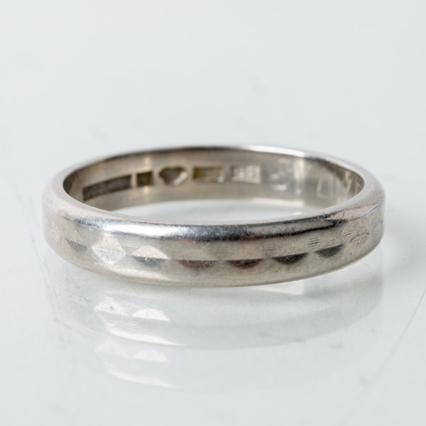 RING, 18k vitguld, svenska stämplar 1970
