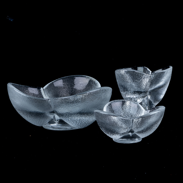 ROLF SINNEMARK, 2 skålar samt ljusstake, glas, "Tulip", Kosta Boda